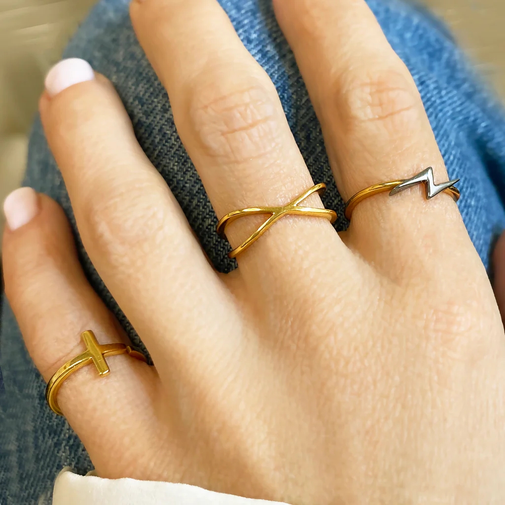 انگشترهای طلا با طرح ها مینیمالیستی